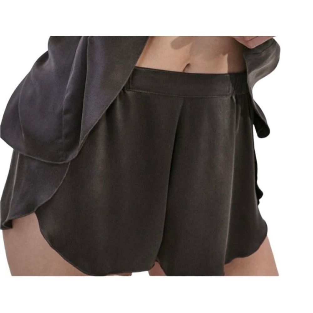 Lunya Silk Shorts Small - Picture 2 of 6
